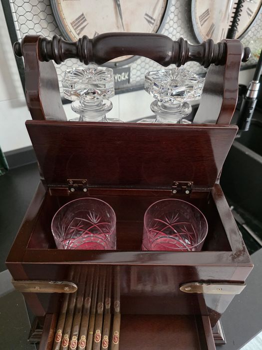 Gabinete Tântalo de Bar Estilo Vitoriano – Com Chave e 8 Charutos Schimmelpenninck