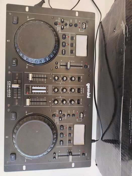 Mesa mistura DJ com scratch com duplo deck CDs e MP3 e pen