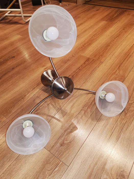 Lampa sufitowa do salonu.