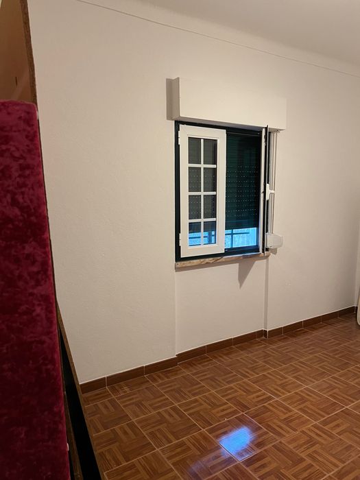 Aluga-se moradia T3 Unhos