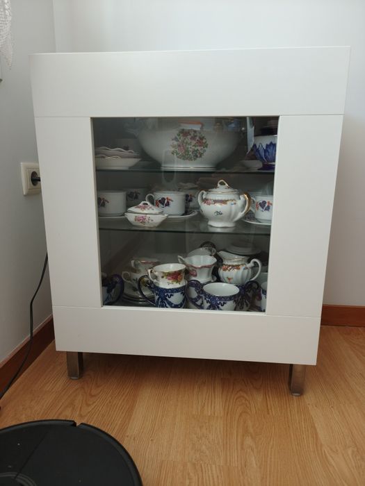 Armário / vitrine com loiça