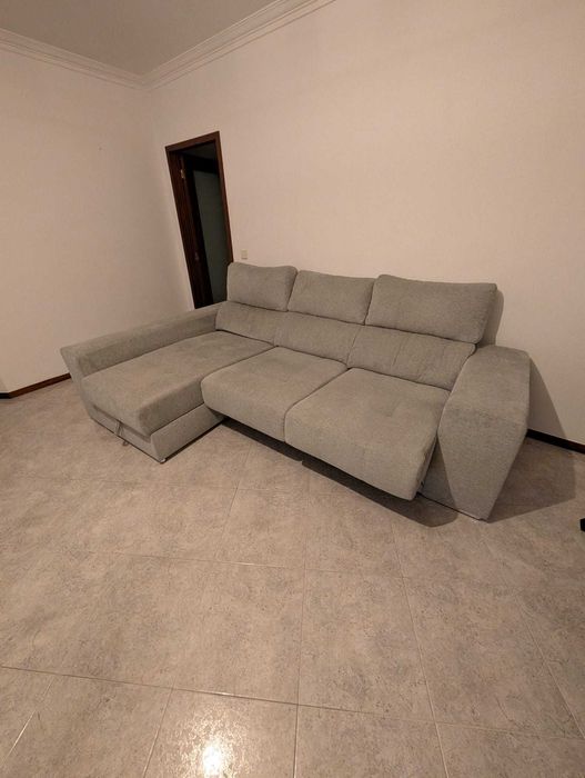 Sofá novo, sem marcas de uso