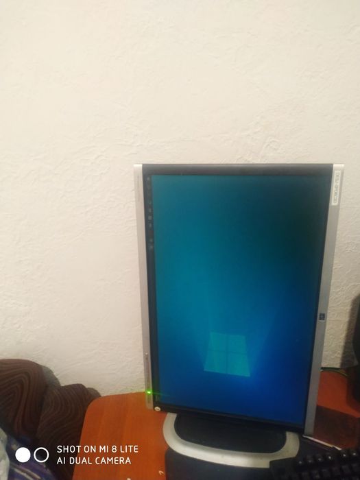 Монитор HP LA2205wg