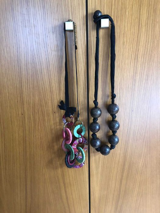 Colar em madeira e tecido