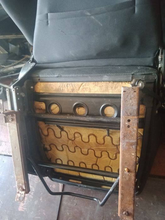 Передние сиденья на НИВУ ШЕВРОЛЕТ,2123