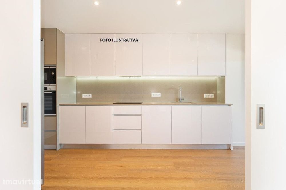 Apartamento T3 em zona do Vale das Flores, Coimbra — Coimbra (Sé Nova, Santa Cruz, Almedina E São Bartolomeu), Coimbra