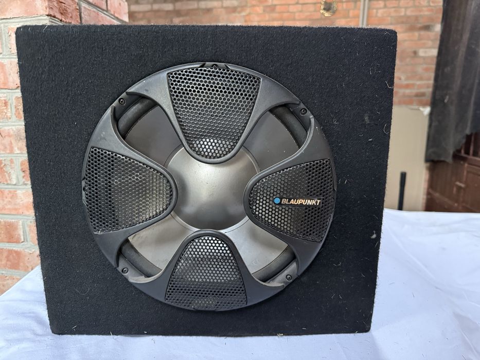 Blaupunkt саббуфер subbufer