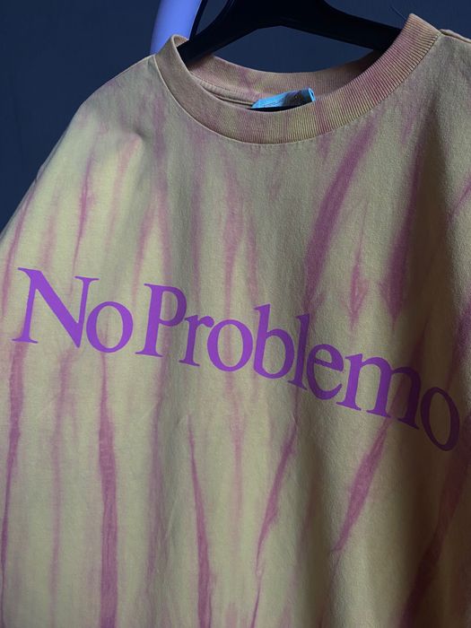 Яскрава футболка