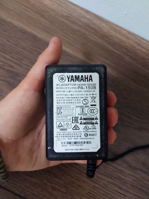 Keyboard Yamaha PSR E453