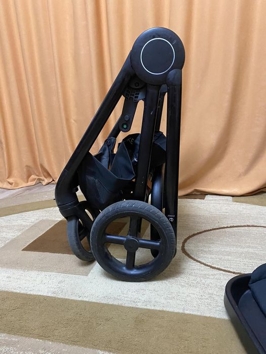 Стильная коляска стильная Stokke® Beat™ .