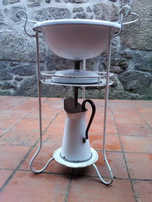 Lavatório antigo esmaltado