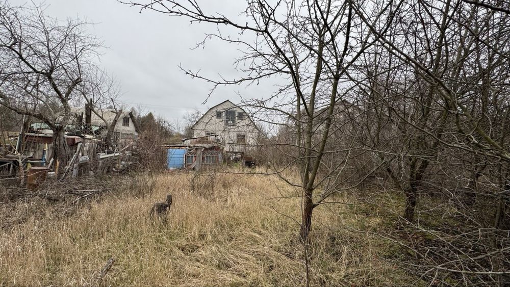 Дачна ділянка з будинком