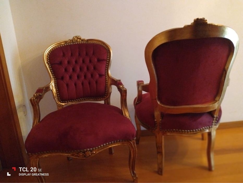 Belíssimo par de cadeirões em madeira