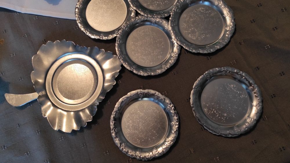 Zestaw spodków srebrnych metalowych z PRL u