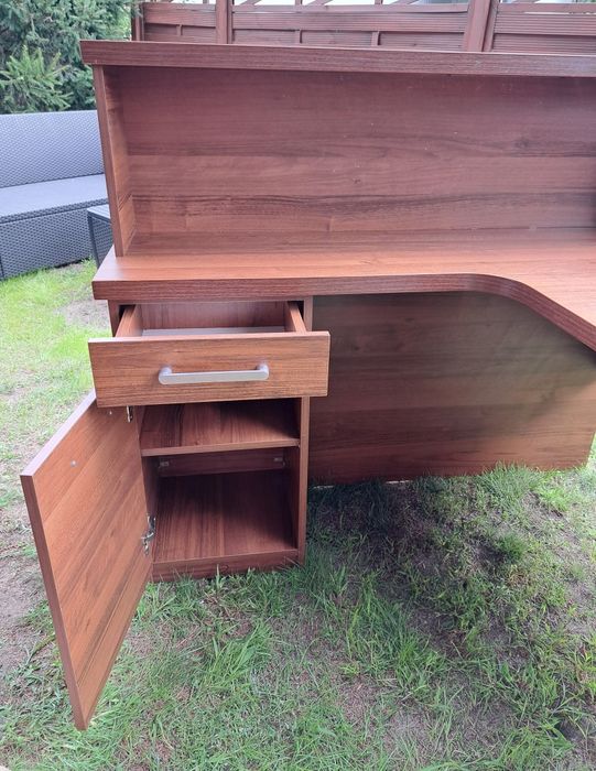 Narożne biurko z nadstawką, ladą, biurko - recepcja