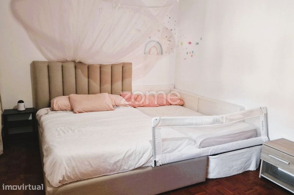 Apartamento T2 + Loja + Garagem + Anexos em Abóboda, São D. de Rana