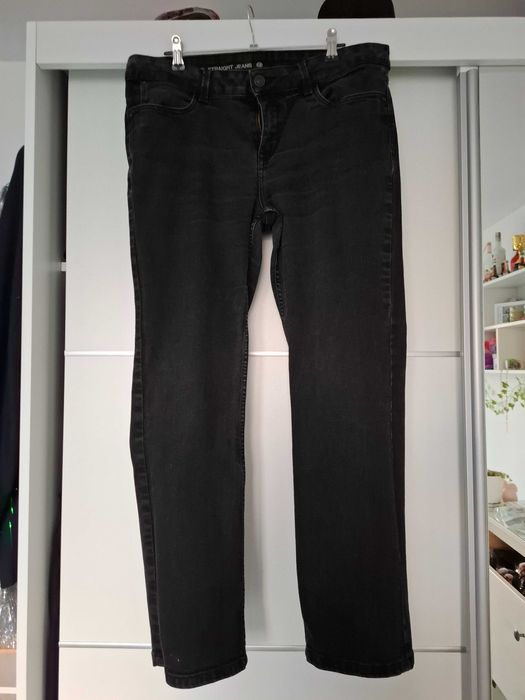 Czarne spodnie jeansowe