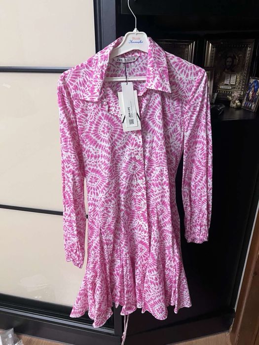 Плаття Zara.