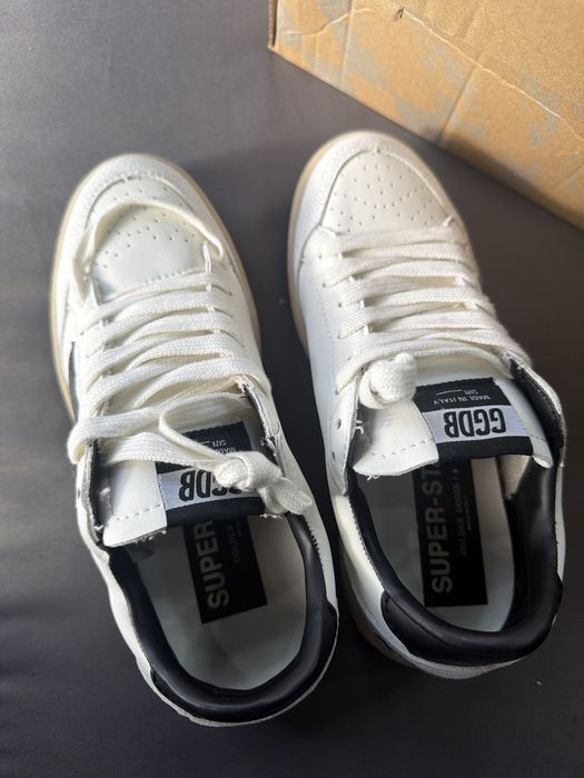 GOLDEN GOOSE SUPER STAR