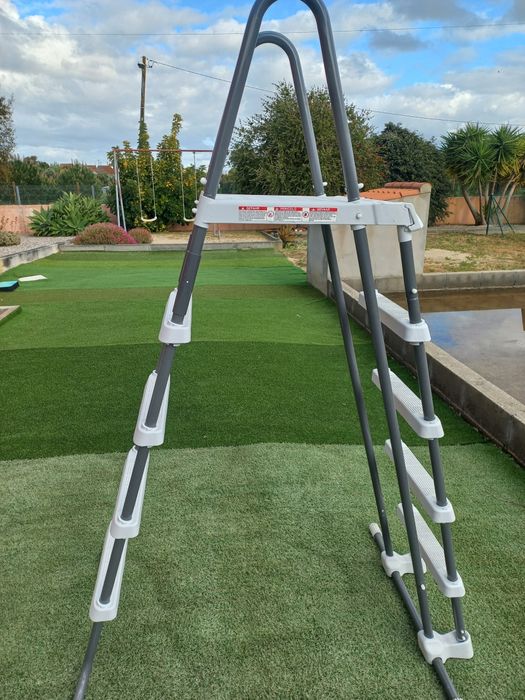 Escada de piscina nova