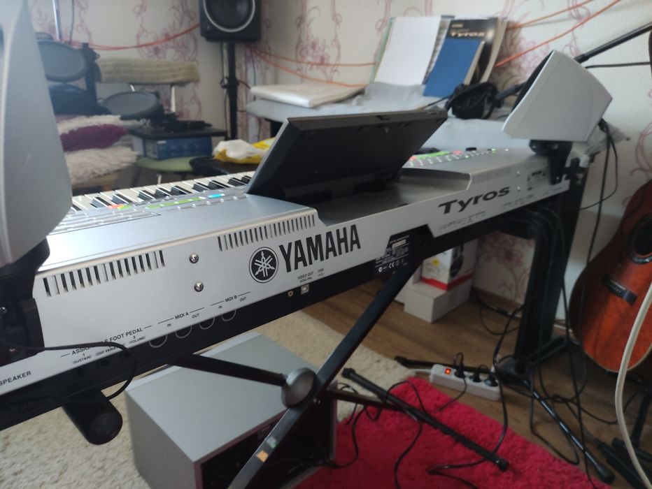 Синтезатор Yamaha Tyros 1
