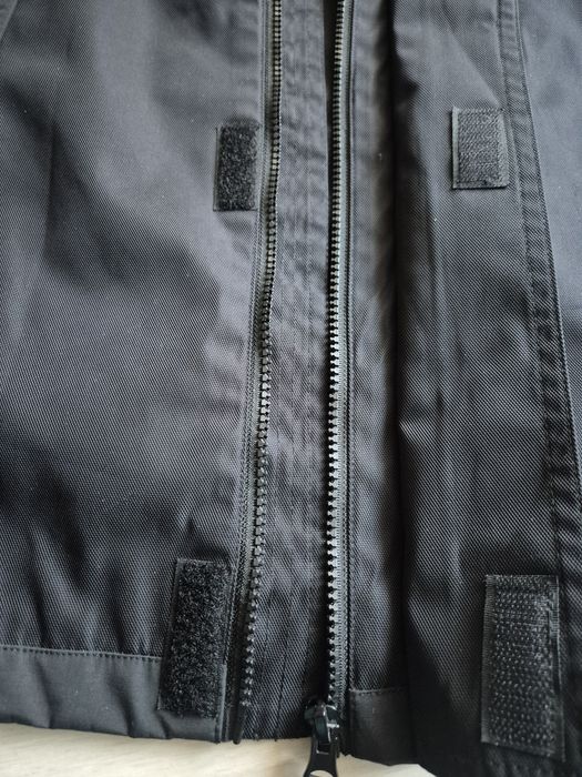 Нова спортивна куртка унісекс