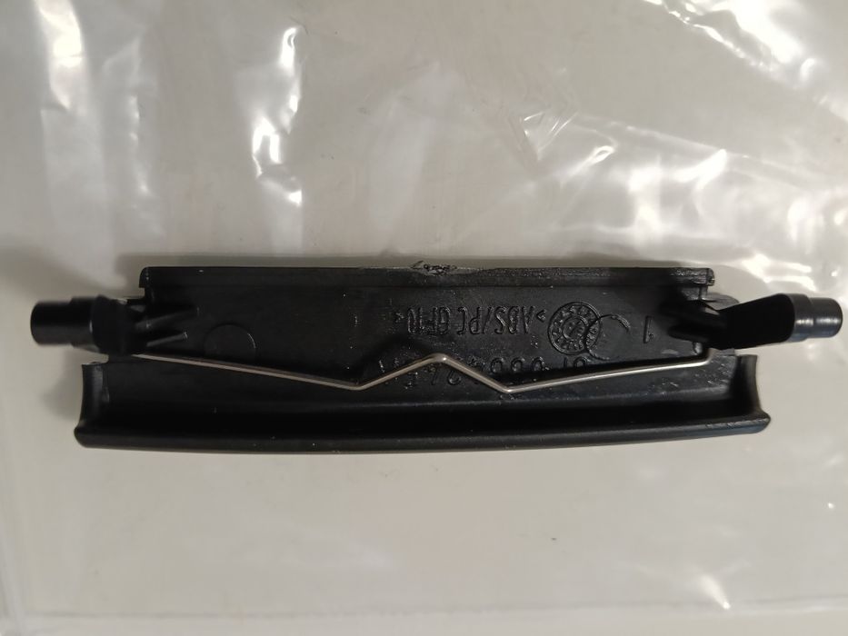 Vendo fecho tampa apoio de braço Audi A3 8p