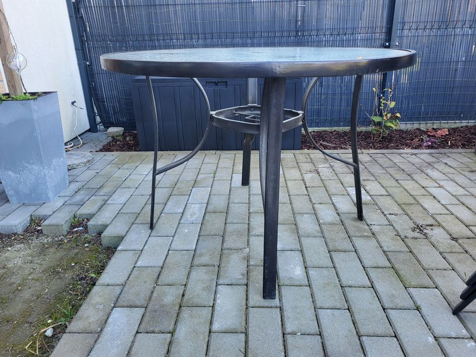 Stolik ogrodowy z krzesłami