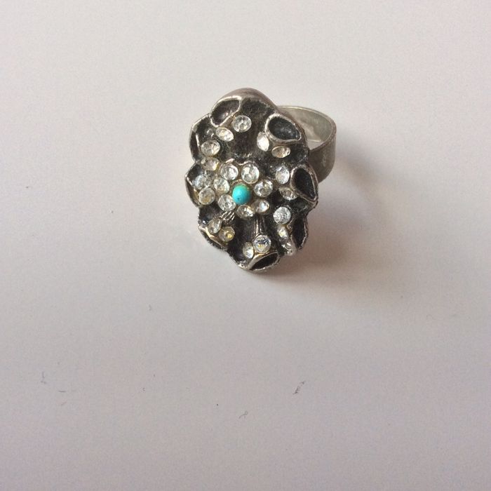 Anel flor com brilhantes