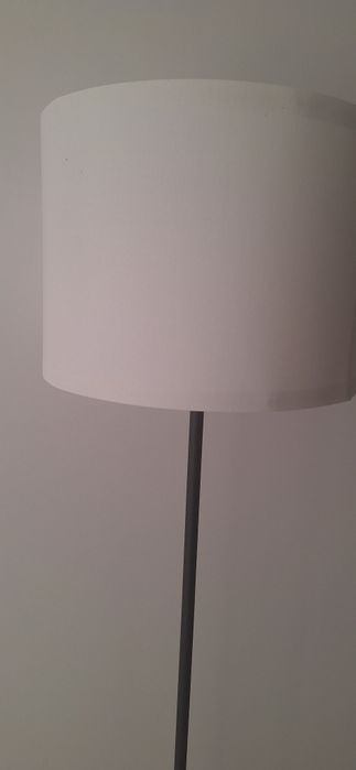 Candeeiro de pé alto