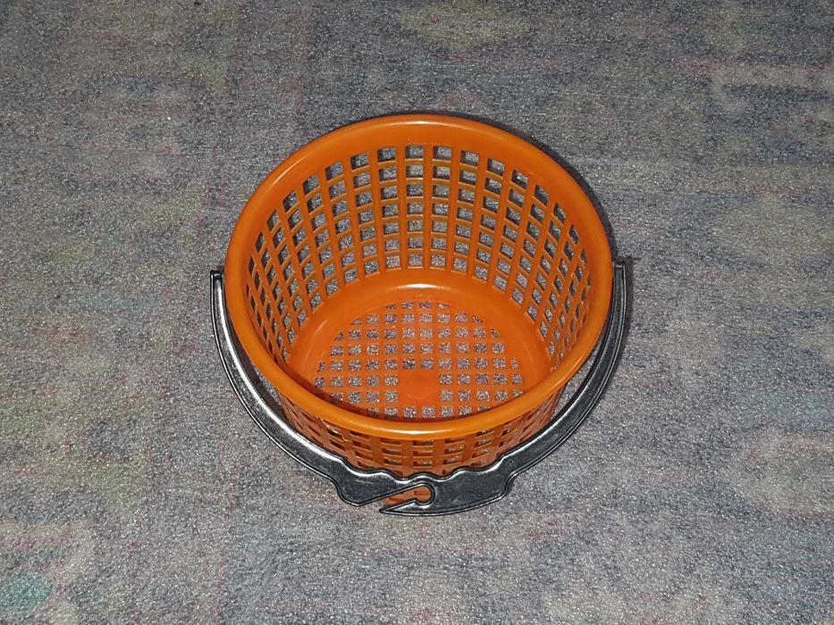 Кошик для зберігання прищіпок або для інших потреб.