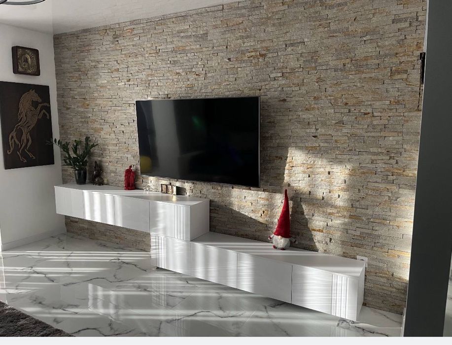 Продається велика  2-х кімнатна квартира з ремонтом. Постанови