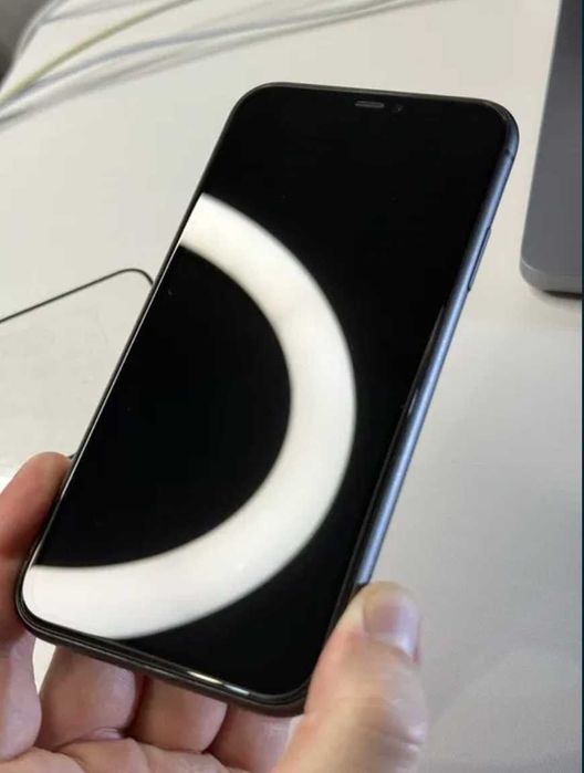 Продам IPhone 11