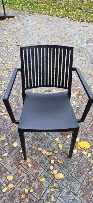 стілець пластиковий