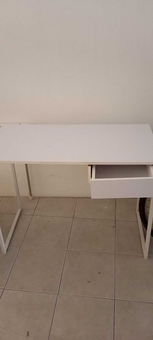 Secretaria com gaveta