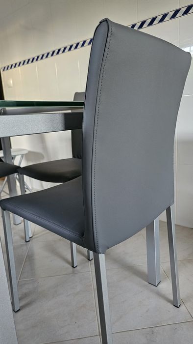 Mesa de cozinha com 4 cadeiras