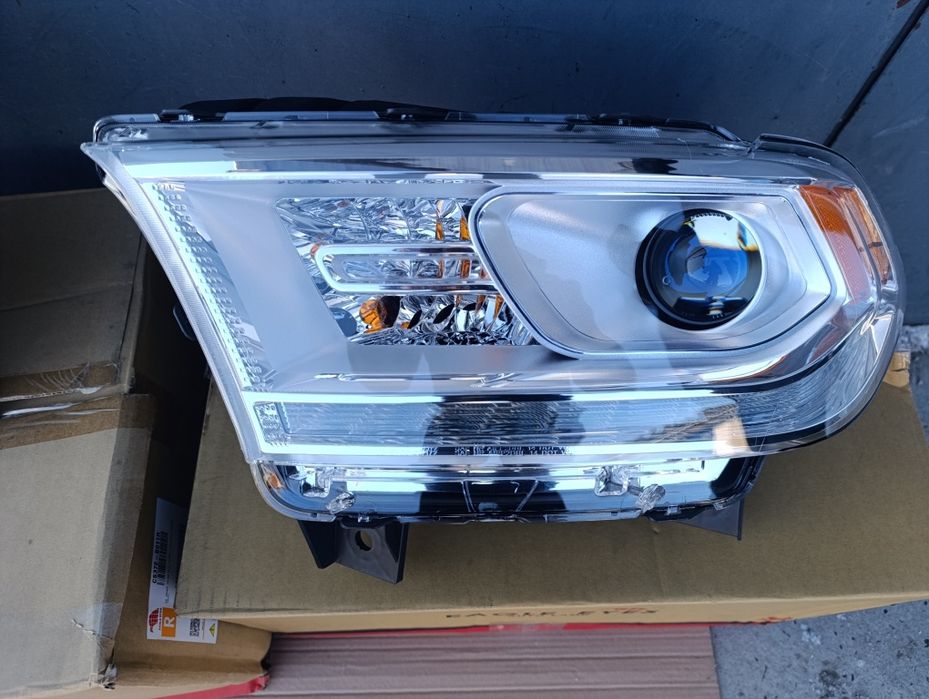 Фара  Dodge Durango 2014-20 додж дюранго Led 68184823AA,68184822AA