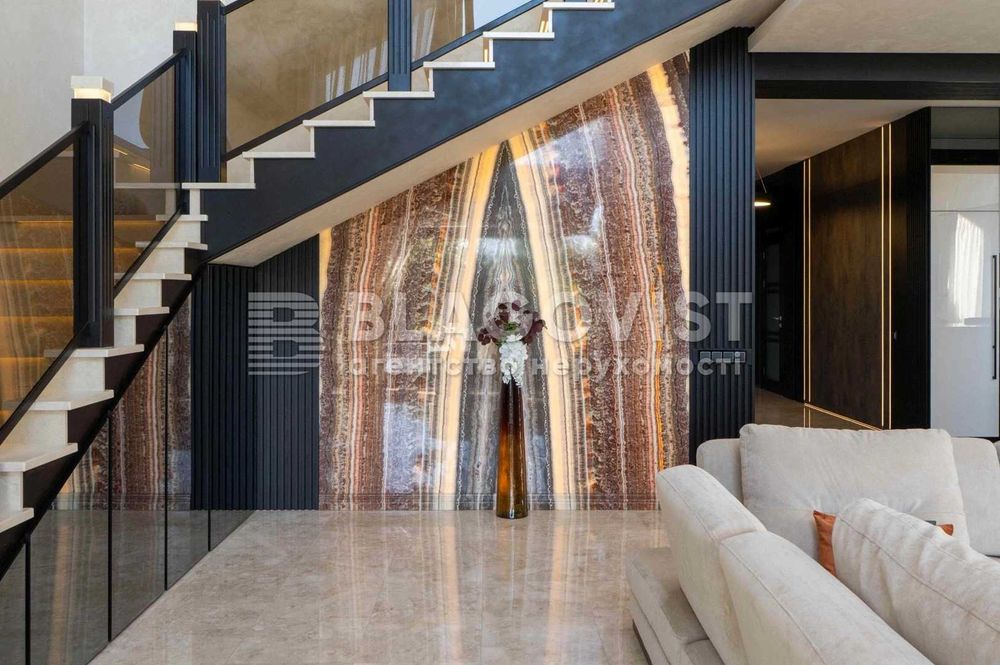 Стоянка БЕЗ % 300м2 Дом с бассейном в закрытом охраняемом КГ