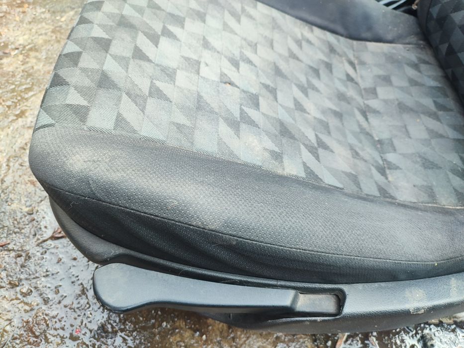 Передні сидіння на Opel Astra купе