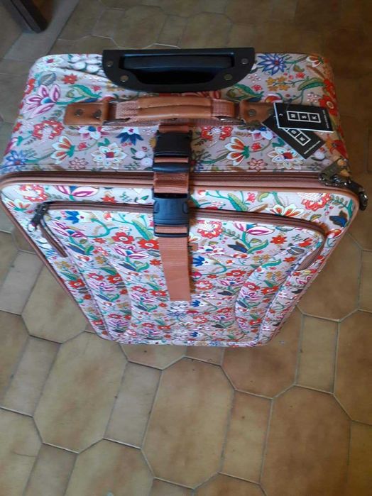 Vendo mala de viagem da marca Misako, nova.