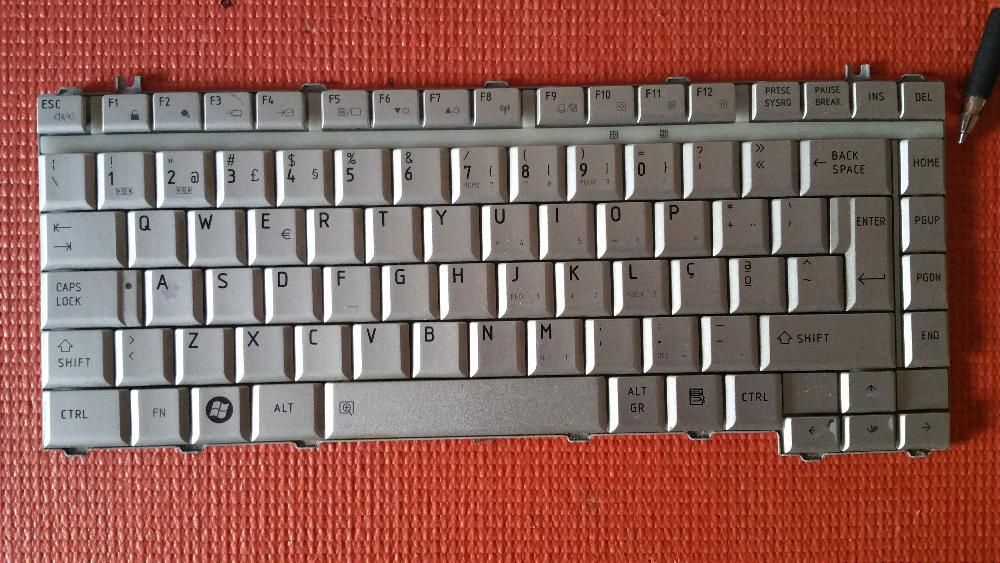 TOSHIBA Satellite L300 P/ Peças