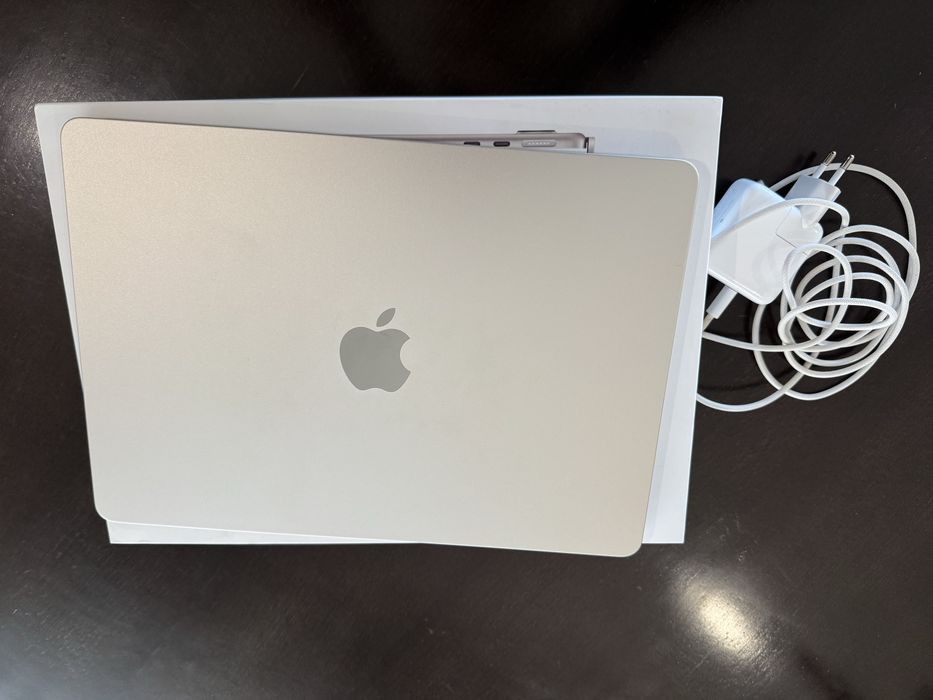 Macbook Air M2 8G/256GB Starlight