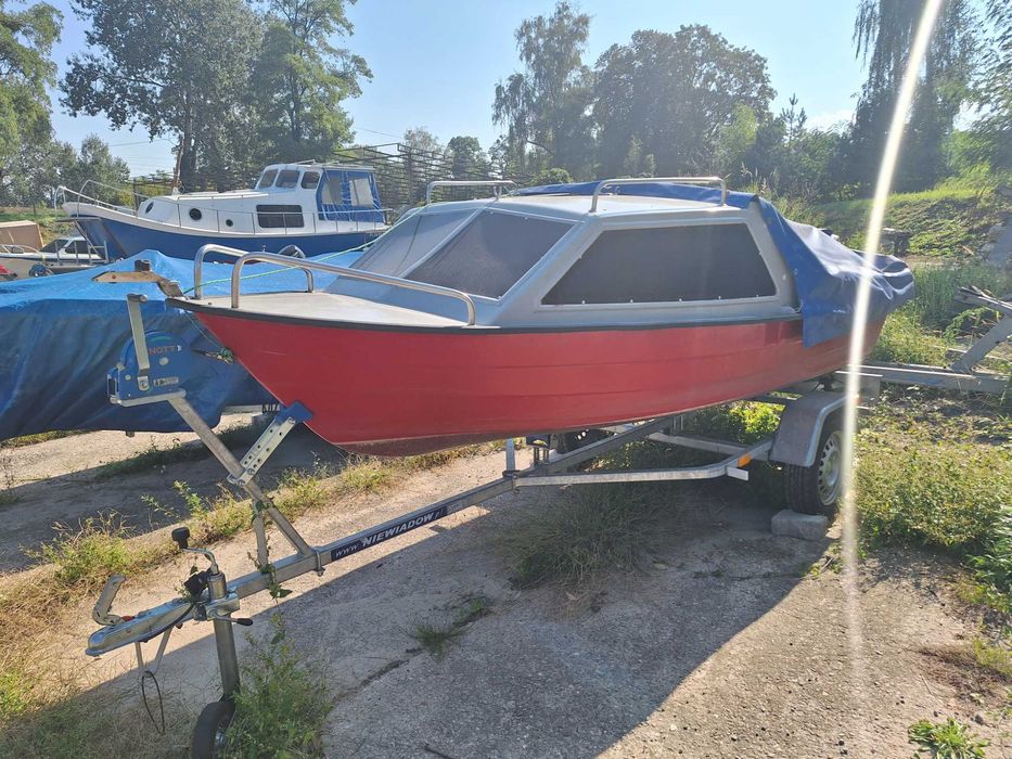 Mała Łódź kabinowa + silnik tohatsu 9,9 + przyczepka + echosonda + ...