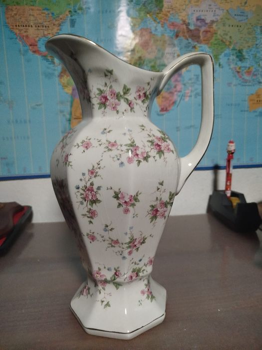 Peças em porcelana variada