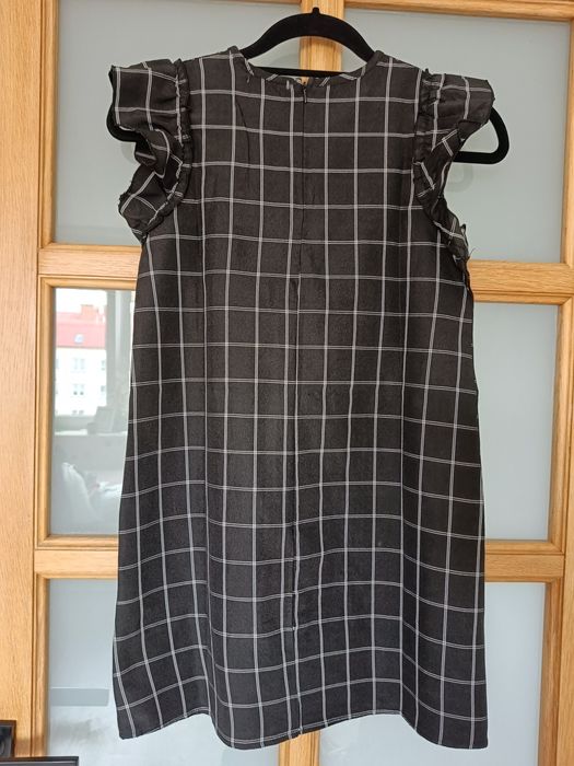 Nowa sukienka w kratkę 152