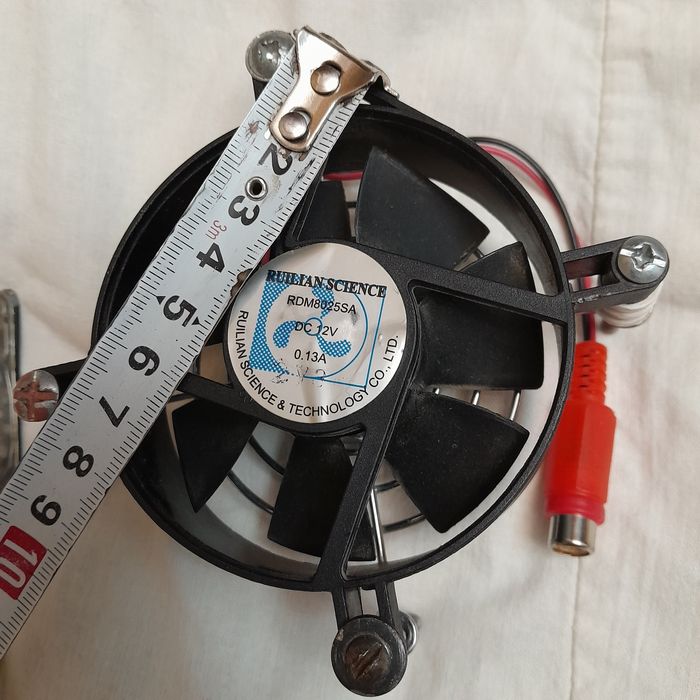 Вентиляторы компьютеру на 5 и  12 Вольт