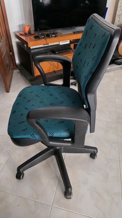 Vendo 3 cadeiras de escritório em excelente estado
