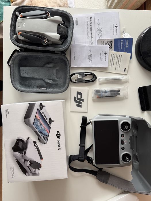 Dron DJI Mini 3 RC + kontroler + DJI Care Refresh 1 rok