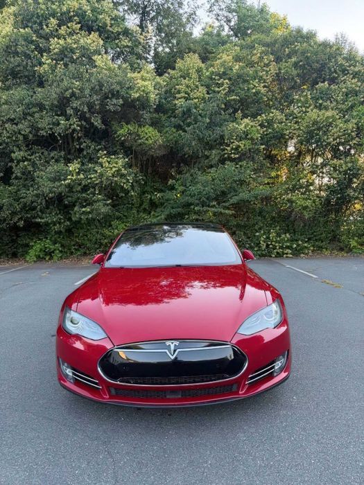 Tesla Model S 85D      2015