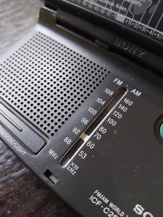 Радиоприемник Sony icf-c2500